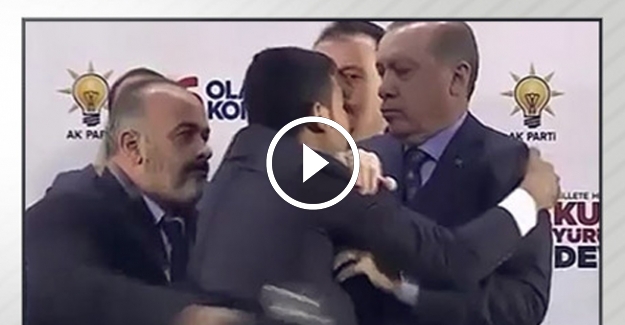 Erdoğan'ın üzerine atlayınca ortalık karıştı! İşte o görüntü